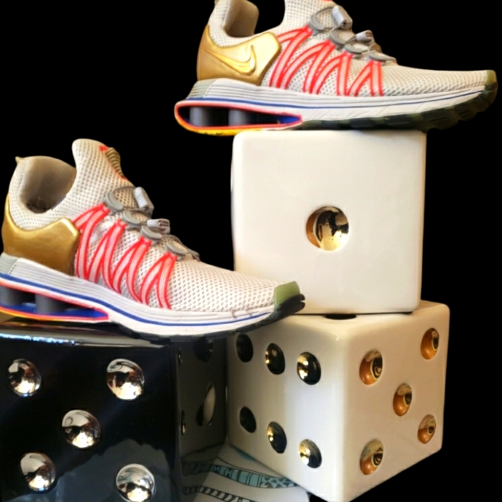 NIKE GYM SHOES.